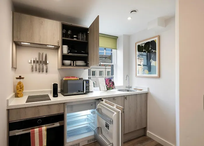 Colston Street I Your 布里斯托