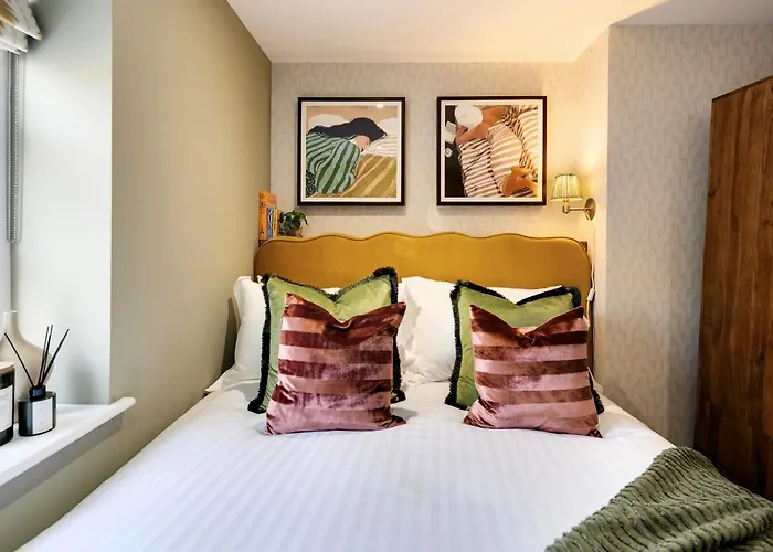 Colston Street I Your Apartamento *